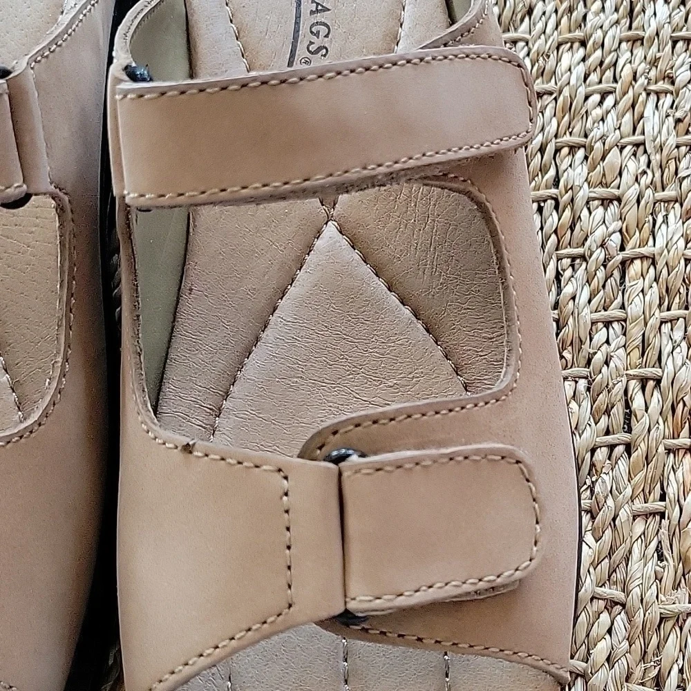 DEER STAGS baja taupe suede leather sandals.  New in box.  Size 10